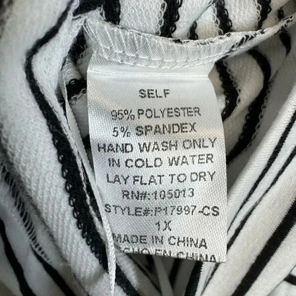 Savanna Jane 1X Striped Embroidered Multicolor Red Lips Mouth Long Sleeve V-Neck - Picture 5 of 5